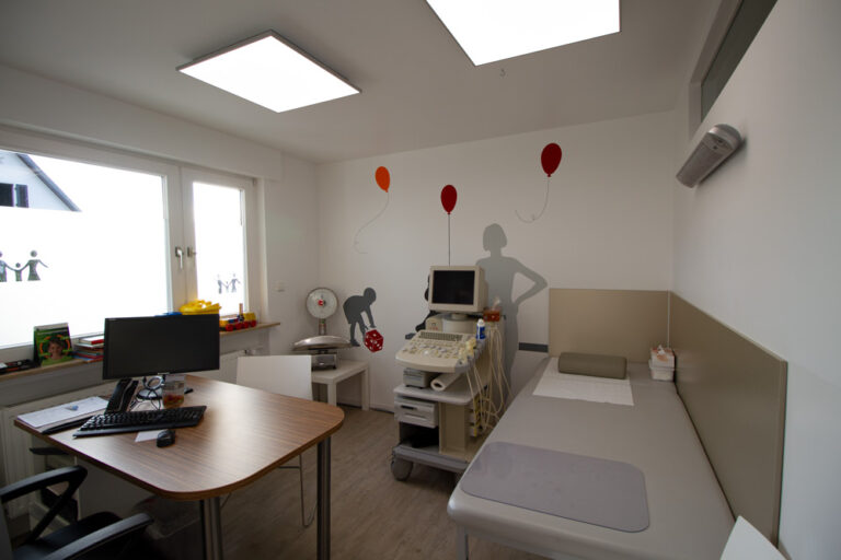 Behandlungsraum Kinderarztpraxis OG