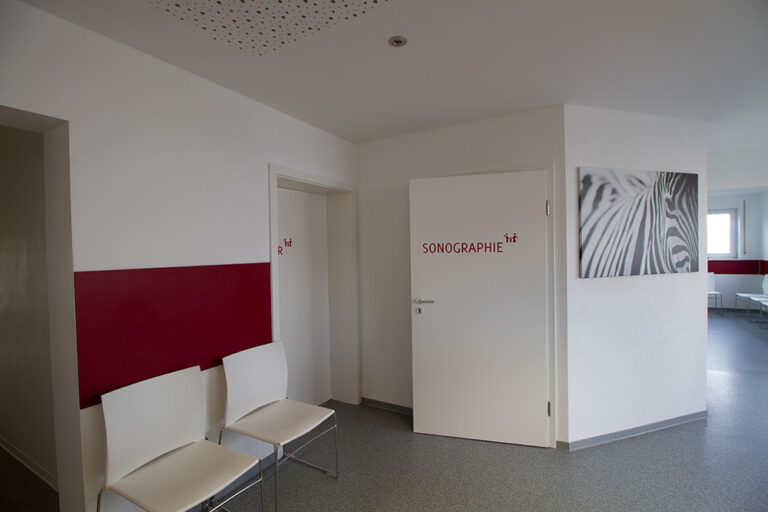 Wartebereich Hausarztpraxis EG